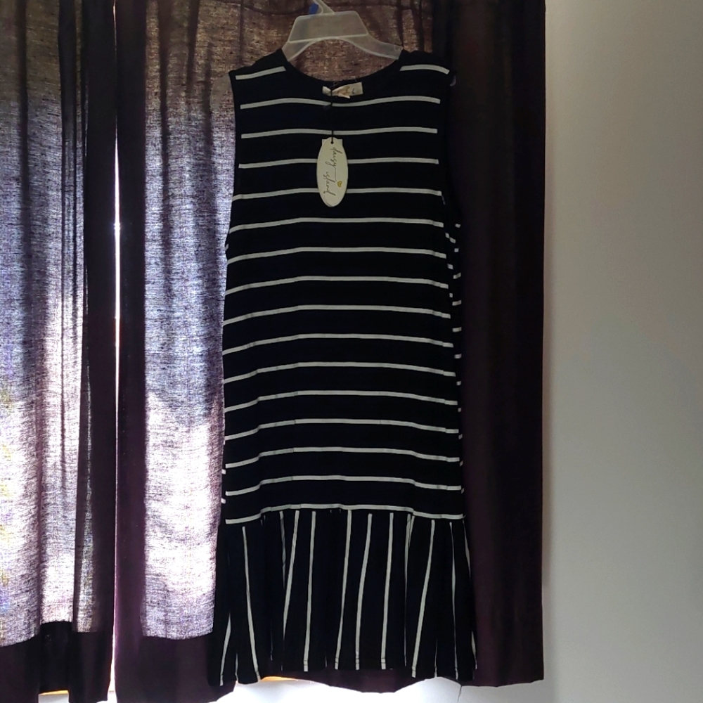 Daisy Island, sz S, black and white
